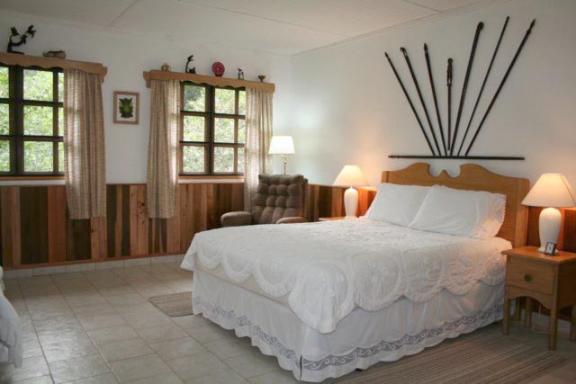 click to see more photos of the Woonan-Embera Room